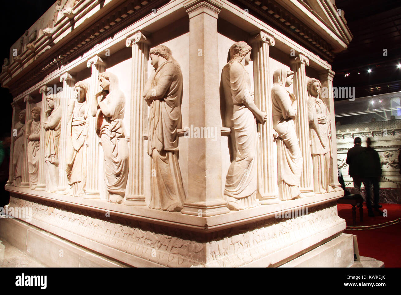 Angolo del sarcofago nel Museo Archeologico di Istanbul, Turchia Foto stock  - Alamy