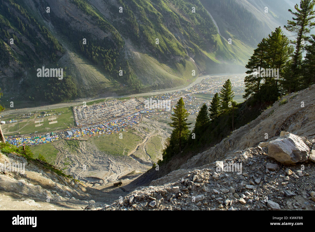 Baltal, Kashmir India. Vista dall'autostrada Srinagar-Leh Foto Stock