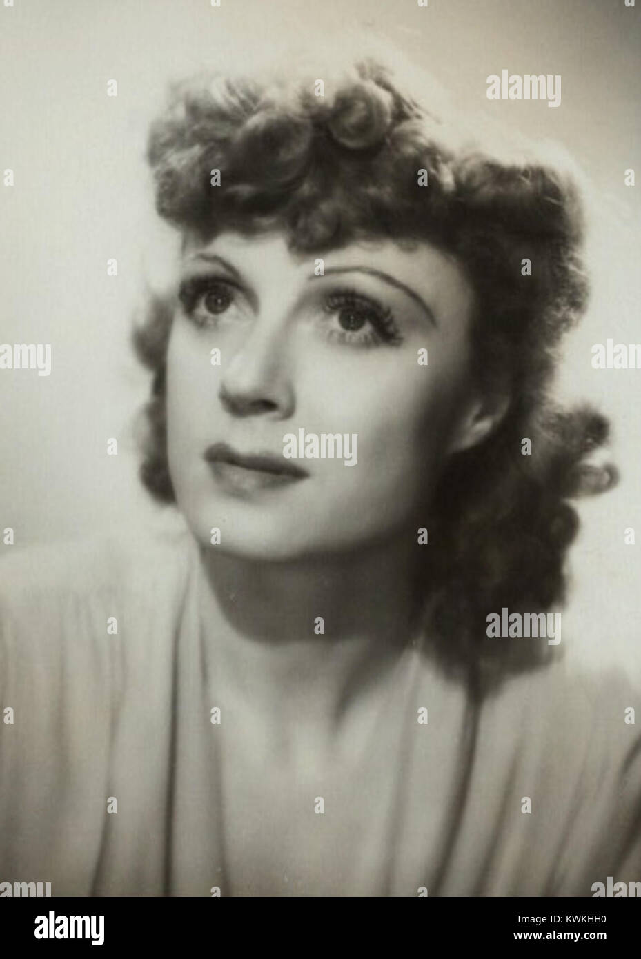 Una fotografia del 1941 dell'attrice americana Judith Evelyn, nota per le sue esibizioni nel cinema e nel teatro durante l'età d'oro di Hollywood. Foto Stock