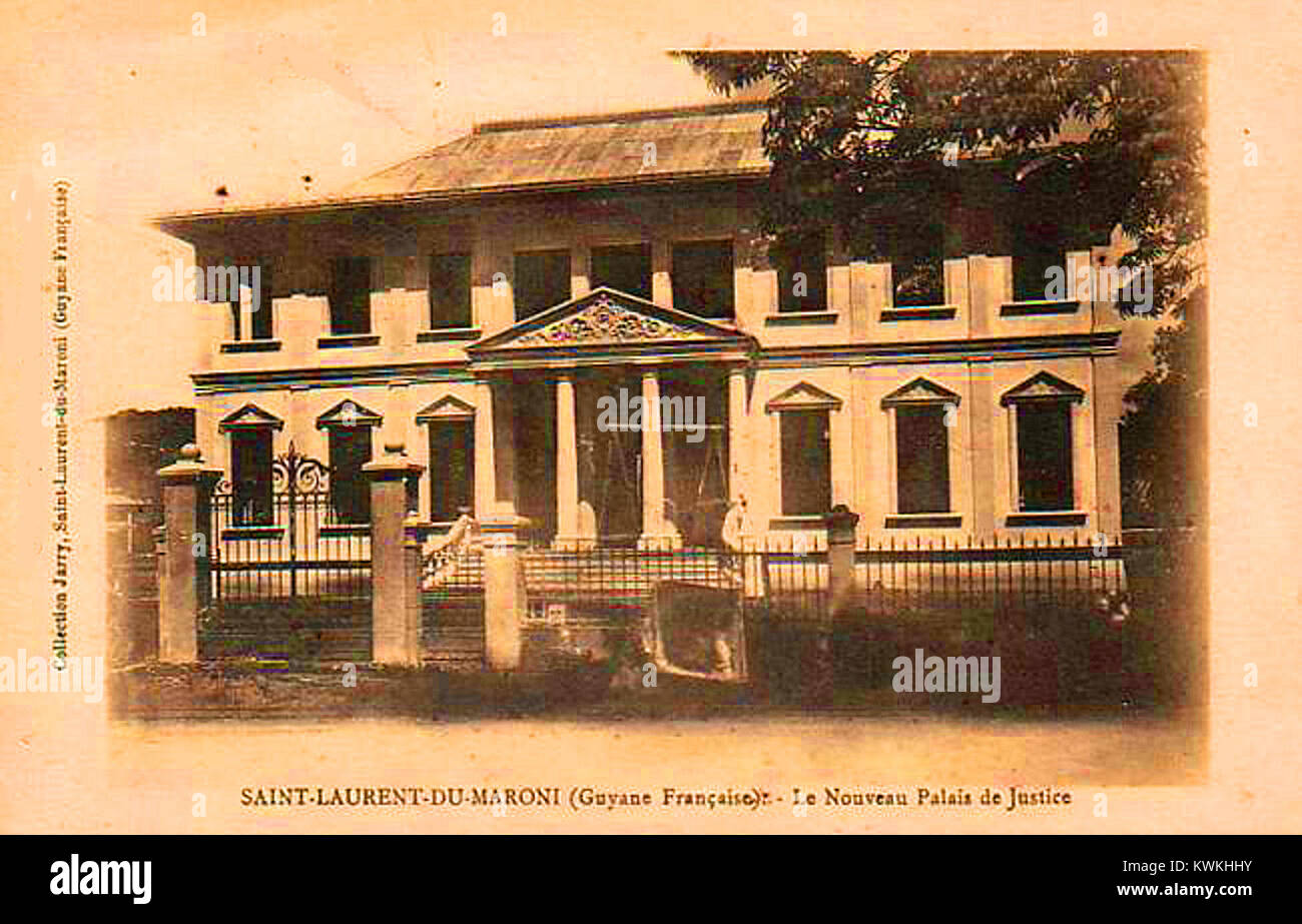 Il Nouveau Palais de Justice di Saint-Laurent-de-Maroni, nella Guyana francese, è un importante edificio giudiziario e un punto di riferimento architettonico, che simboleggia il patrimonio coloniale francese e lo sviluppo civico della regione. Foto Stock