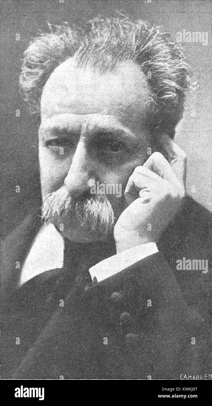 Una fotografia ritratto di José Rodríguez Carracido, chimico e farmacista spagnolo, scattata dal fotografo Kaulak. Carracido fu noto per i suoi contributi alla chimica farmaceutica e alla ricerca accademica in Spagna. Foto Stock