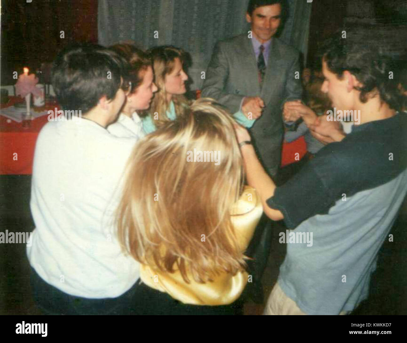 Questa fotografia documenta la fine della stagione 1993, probabilmente un evento sportivo o culturale in Polonia, che segna la conclusione di un’attività annuale. Foto Stock