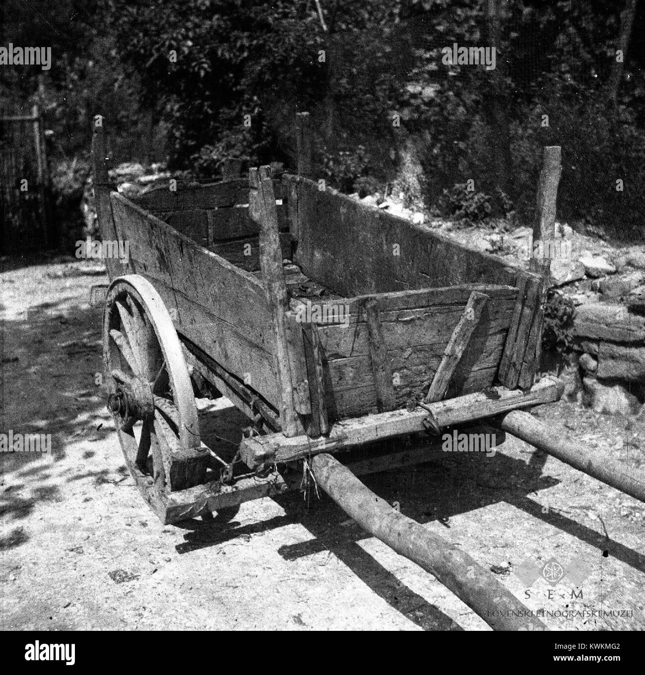 Un'immagine del 1953 che mostra un carro chiamato Baroca utilizzato nella regione di Vedrijan per il trasporto di letame, frutta e merci come parte della pratica agricola. Foto Stock