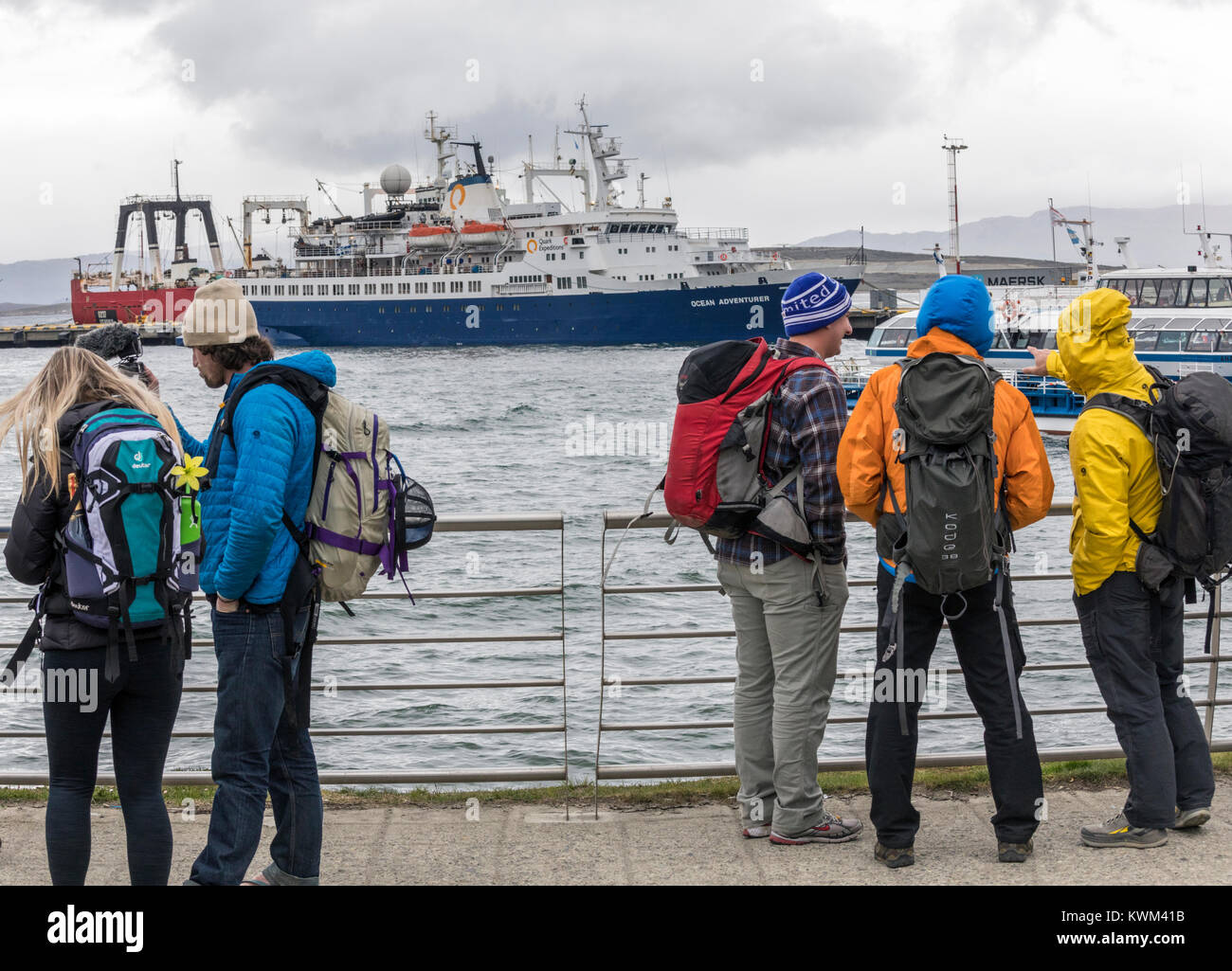 Nave passeggeri Ocean Adventurer ancorata in Ushuaia, Argentina; lungo il tragitto per l'antartide Foto Stock