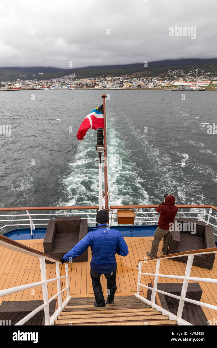 Nave passeggeri Ocean Adventurer si diparte Ushuaia, Argentina; lungo il tragitto per l'antartide Foto Stock