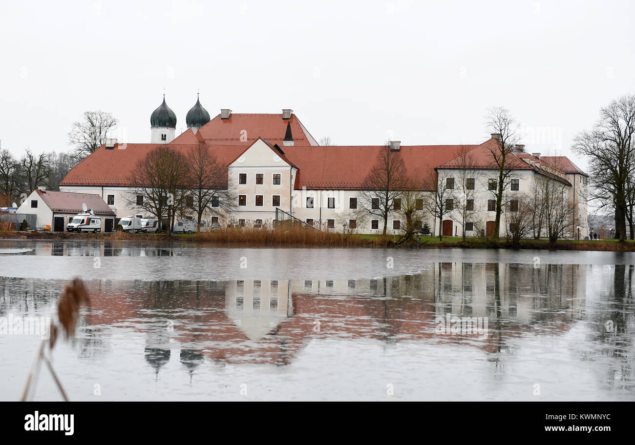 Seeon, Germania. 4 gennaio, 2018. Una vista esterna del monastero di Seeon, Germania, 4 gennaio 2018. Dell'Unione sociale cristiana stanno per iniziare il loro ritiro invernale. Credito: Andreas Gebert/dpa/Alamy Live News Foto Stock