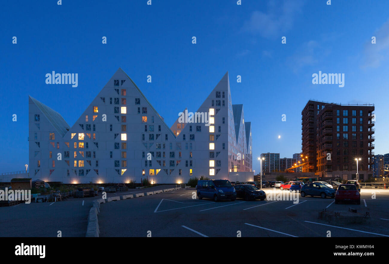 AARHUS, Danimarca - 9 agosto 2016: vista dall'esterno del Isbjerget Aarhus, edilizia residenziale in Aarhus quartiere di Docklands, è situare Foto Stock