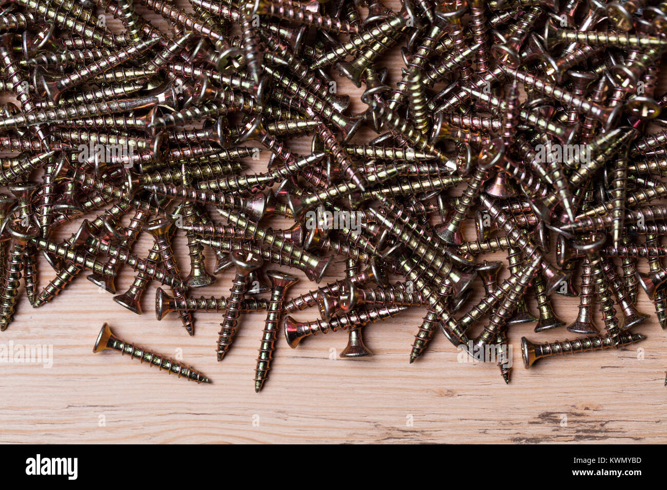 Collezione di macchine per la lavorazione del legno, DIY, Casa Miglioramento viti su un sfondo di legno Foto Stock