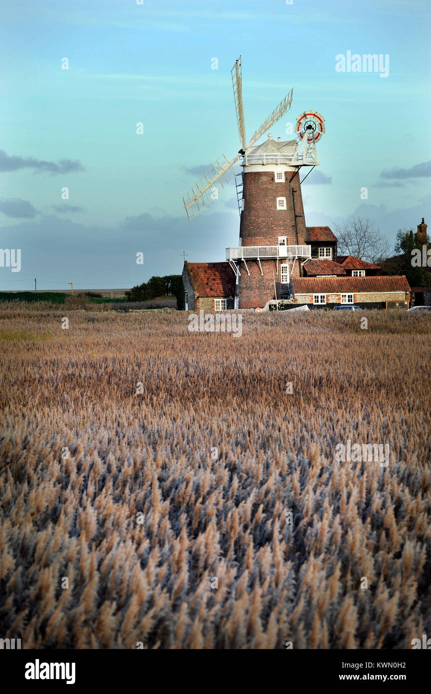 Il mulino a vento di cley cley norfolk Inghilterra Foto Stock