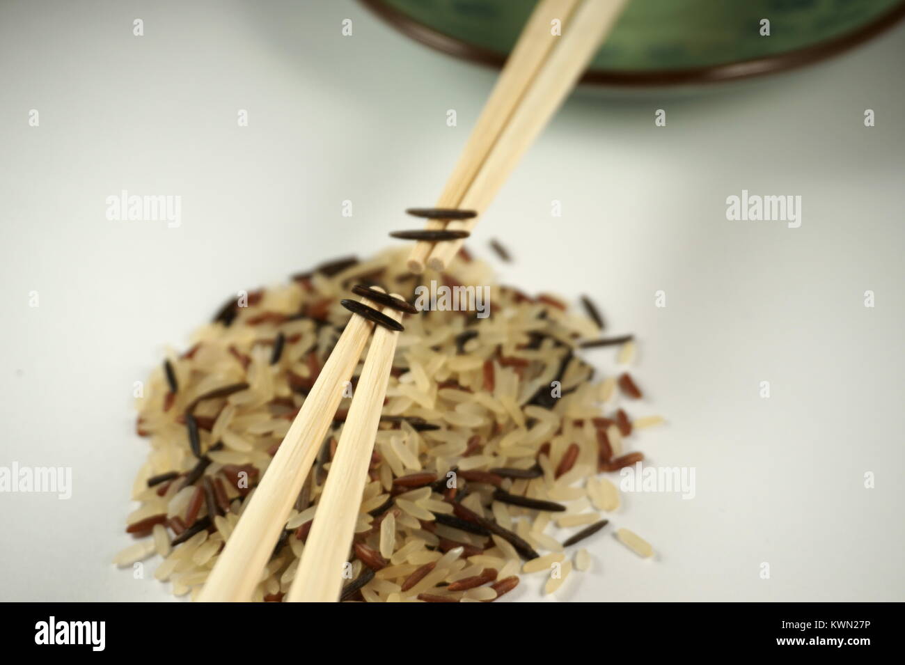 Hashtag marrone selvatico grani di riso su bacchette Foto Stock