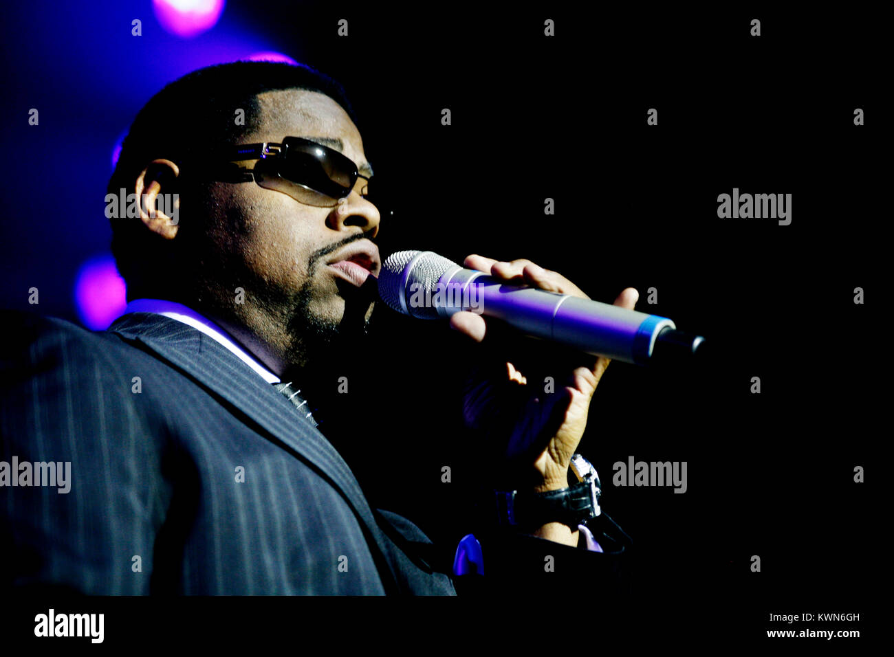 La American R&B e il gruppo vocale Boyz II Men esegue un concerto dal vivo a Vega in Copenhagen. Qui il cantante Nathan Morris è raffigurato. Danimarca 07/04 2008. Foto Stock