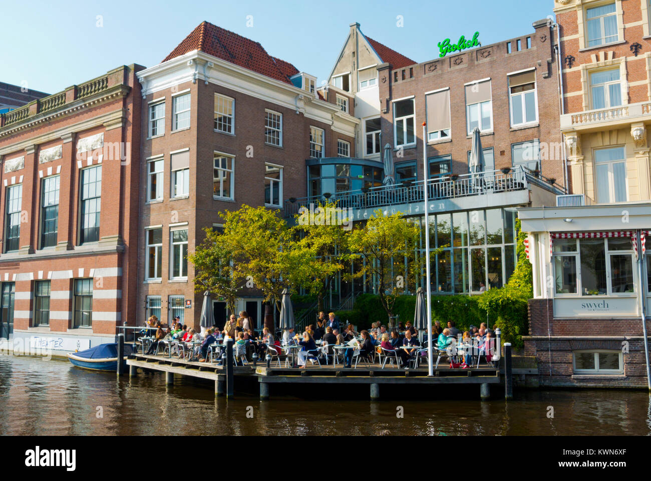 Il Cafe de Jaren, con Amstel Riverside Terrace, Amsterdam, Paesi Bassi Foto Stock