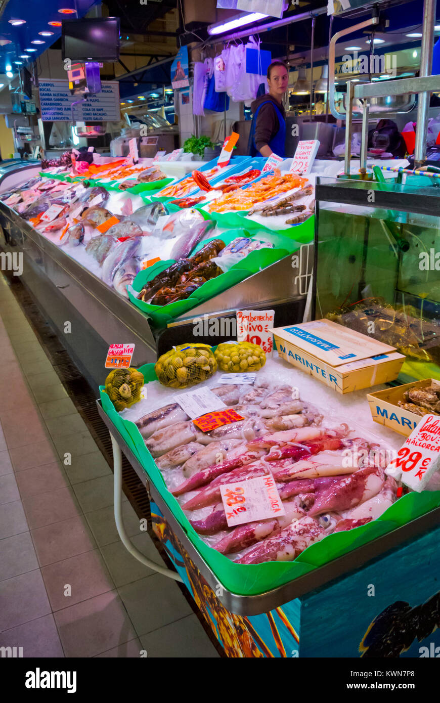 Pressione di stallo di frutti di mare, Mercat de l'Olivar, Palma di Maiorca, isole Baleari, Spagna Foto Stock