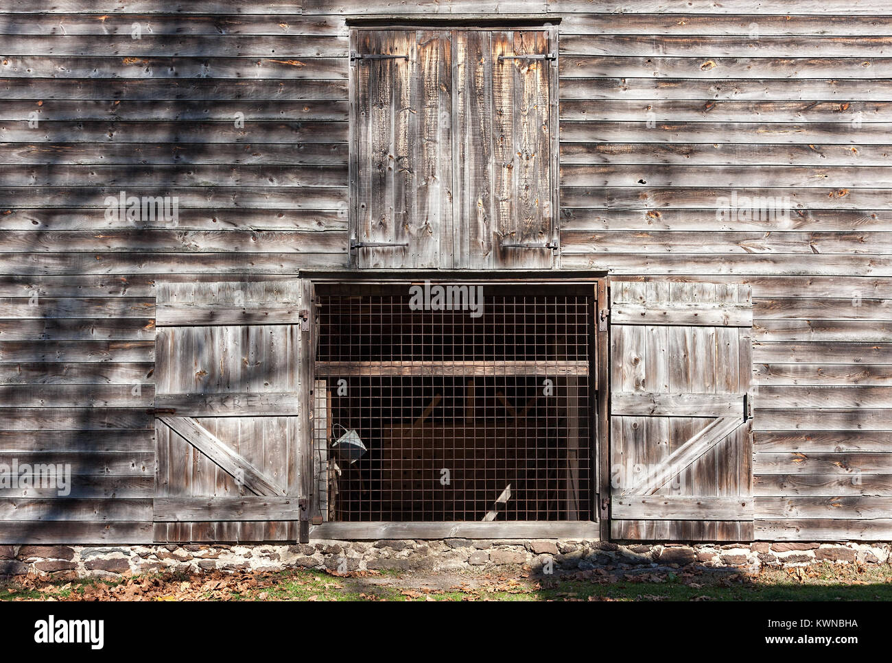 Un vecchio fienile in Allaire Village, New Jersey. Allaire villaggio era un bog industria siderurgica cittadina nel New Jersey durante i primi anni del XIX secolo. Foto Stock