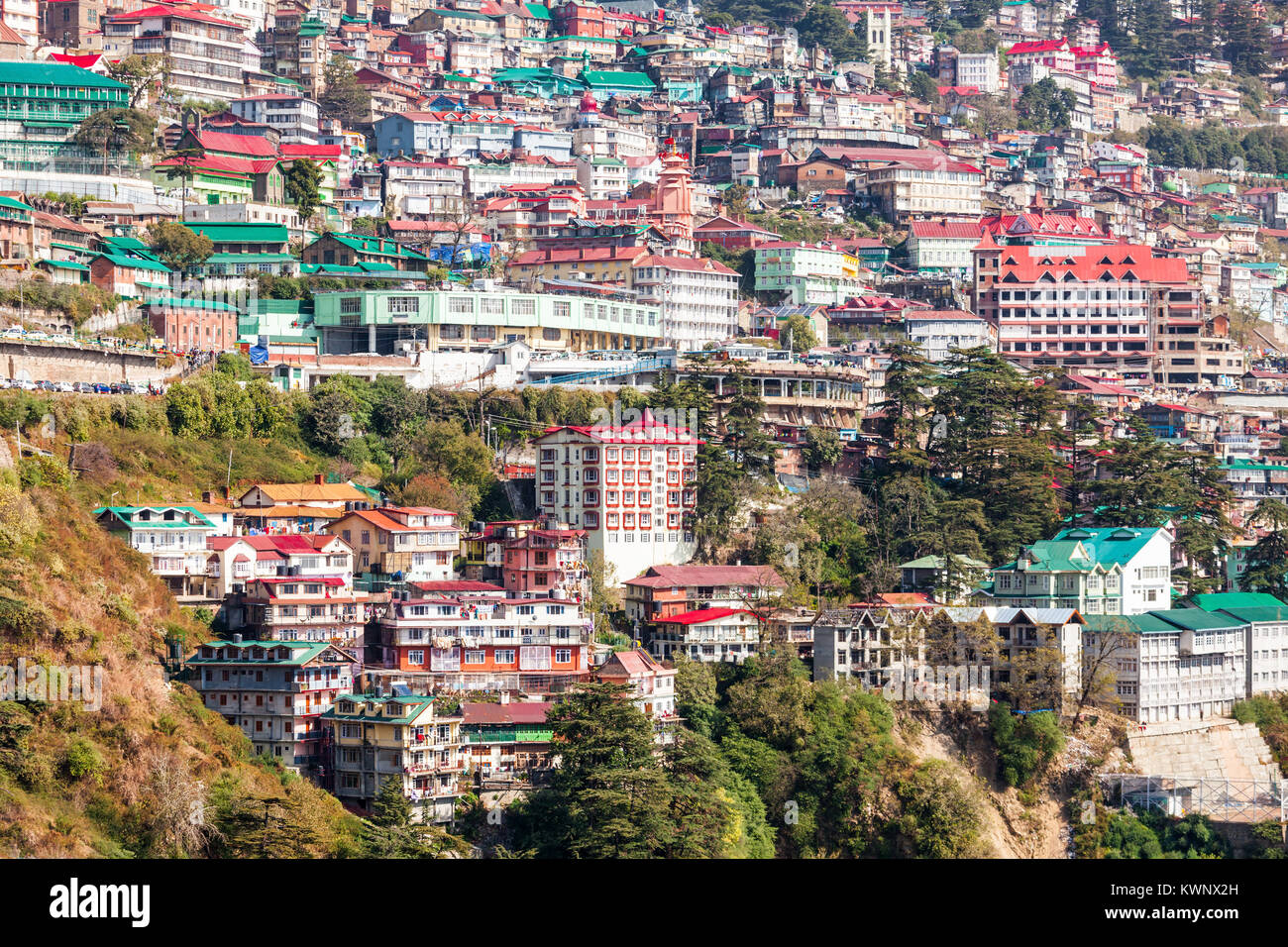 Shimla vista aerea, è la capitale dello stato indiano di Himachal Pradesh, situato nel nord dell'India. Foto Stock