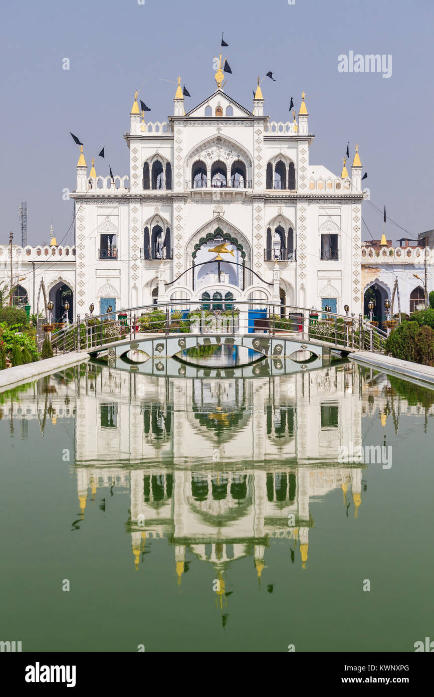 Chota Imambara, noto anche come Hussainabad Imambara è un imponente monumento che si trova nella città di Lucknow in Uttar Pradesh, India Foto Stock