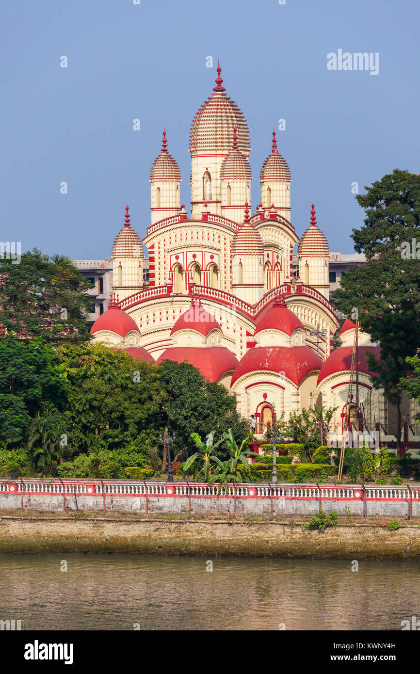 Dakshineswar Kali tempio è un tempio indù situato in Kolkata, India. Presiede la divinità del Tempio è Bhavatarini, un aspetto di Kali. Foto Stock