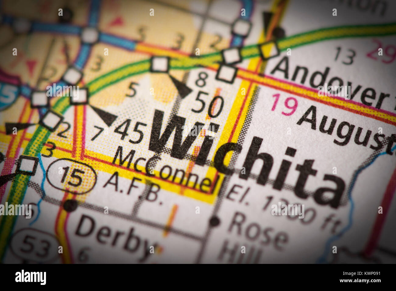 Primo piano di Wichita, Kansas su una mappa stradale degli Stati Uniti. Foto Stock