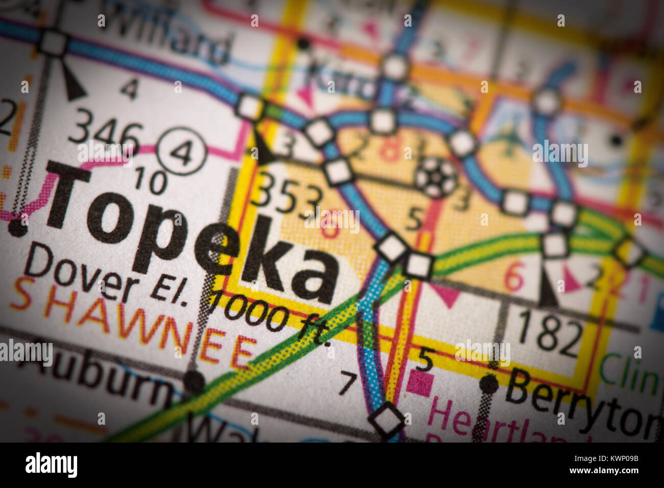 Primo piano di Topeka nel Kansas su una mappa stradale degli Stati Uniti. Foto Stock