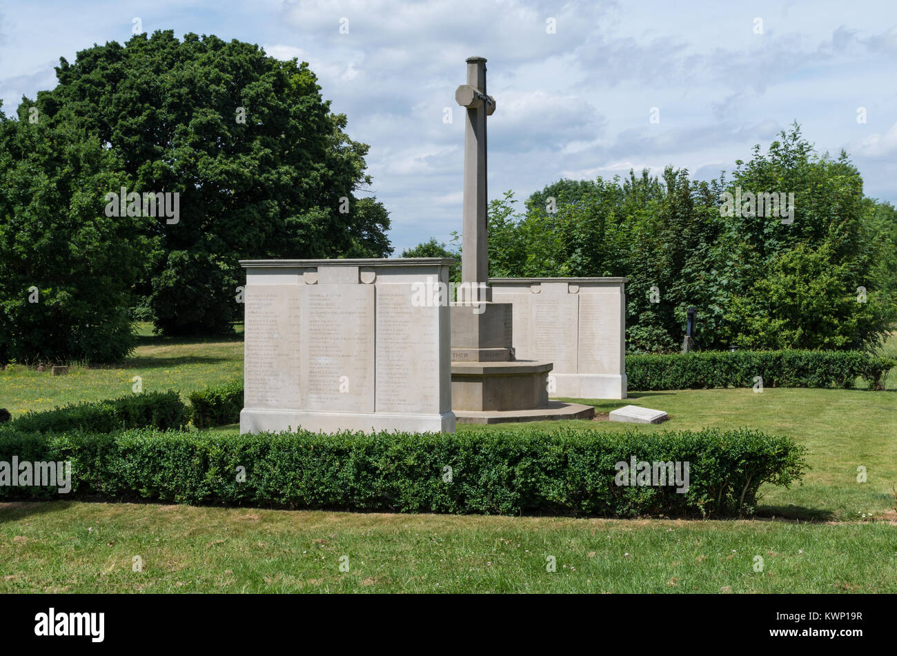 Memoriale di guerra alla strada di fatturazione cimitero commemorativo 116 decessi da WW1 e 32 decessi da WW2; Northampton, Regno Unito Foto Stock