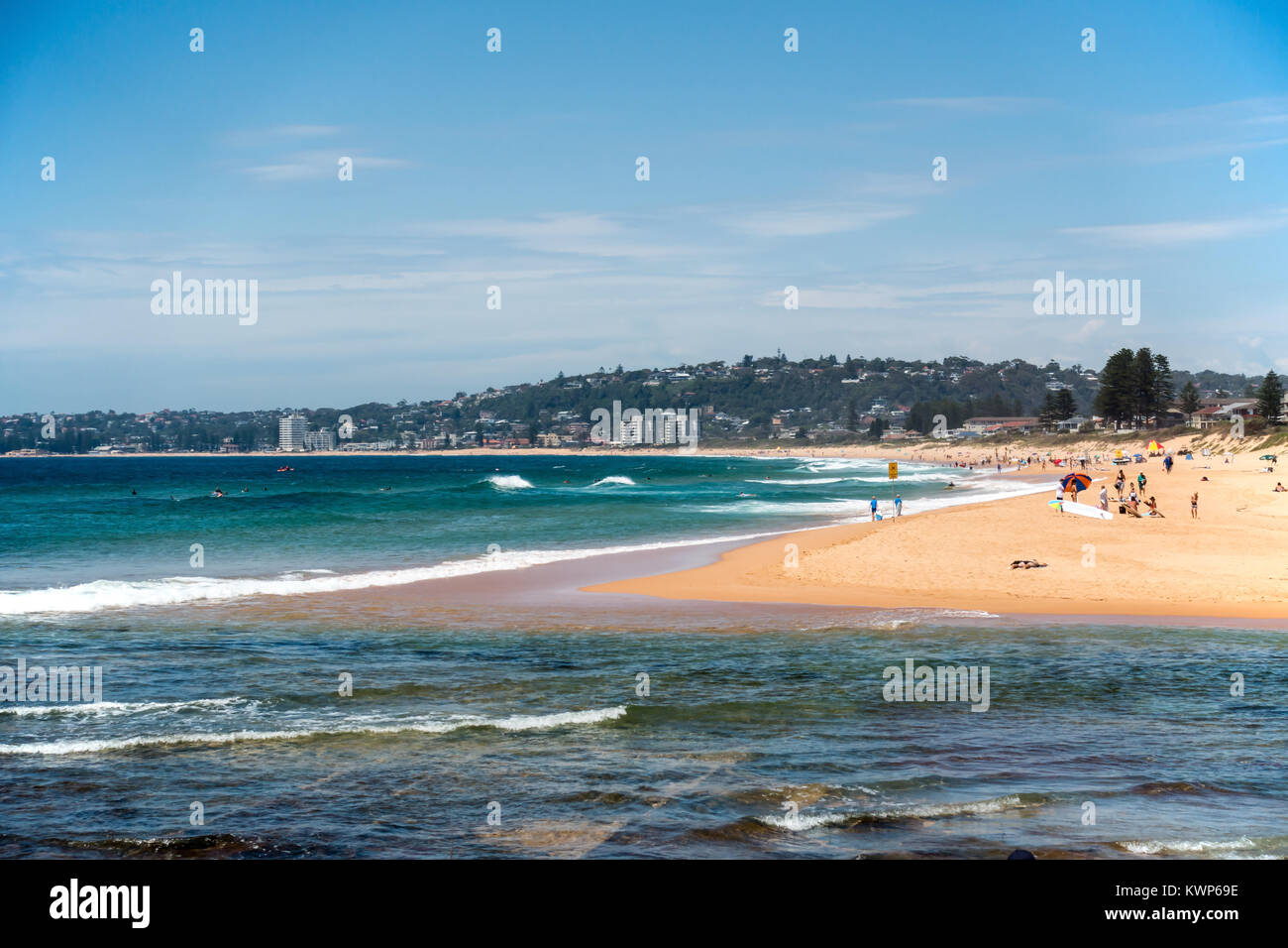 North Narrabeen Beach con ingresso della laguna in primo piano. NSW Australia. Foto Stock