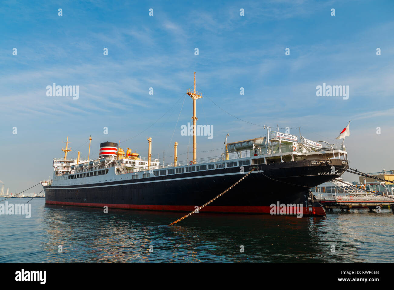 YOKOHAMA, Giappone - 24 novembre 2015: Hikawa Maru- giapponese ocean liner lanciato il 30 settembre 1929, ha fatto il suo viaggio inaugurale da Kobe a Seattle ora p Foto Stock