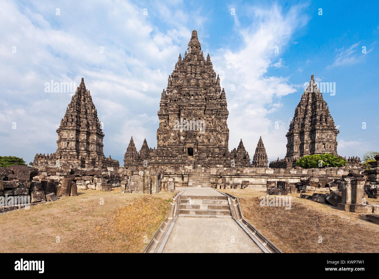 Prambanan o Candi Rara Jonggrang è un tempio indù composto in Java, Indonesia, dedicato alla Trimurti: il Creatore (Brahma), il preserver (Vish Foto Stock