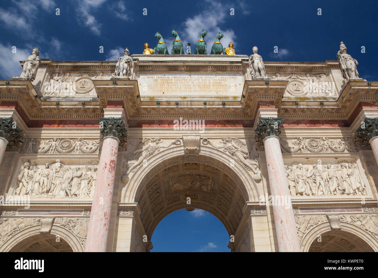 Parigi, France-June 17,2017: Vista del Arc de Triomphe a Parigi .l'Arc de Triomphe è uno dei più famosi monumenti di Parigi, permanente al weste Foto Stock