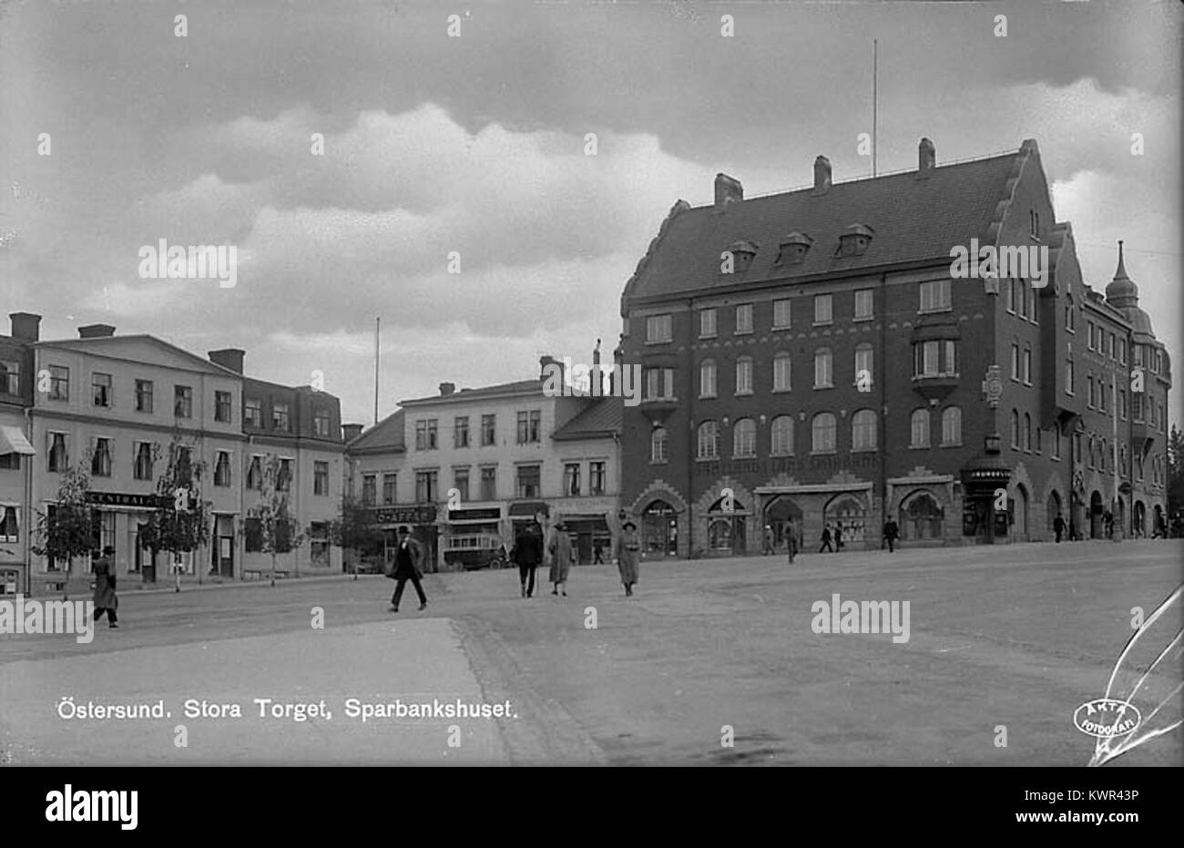 Questa immagine storica del KMB mostra Östersund, una città nella contea di Jämtland, in Svezia, nota per il suo patrimonio culturale, l'architettura e il ruolo di centro amministrativo regionale. Foto Stock