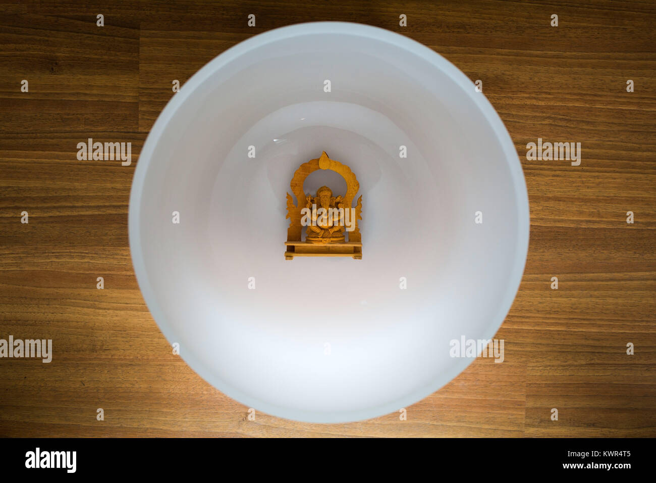 Big crystal Singing Bowl solo da vicino Foto Stock