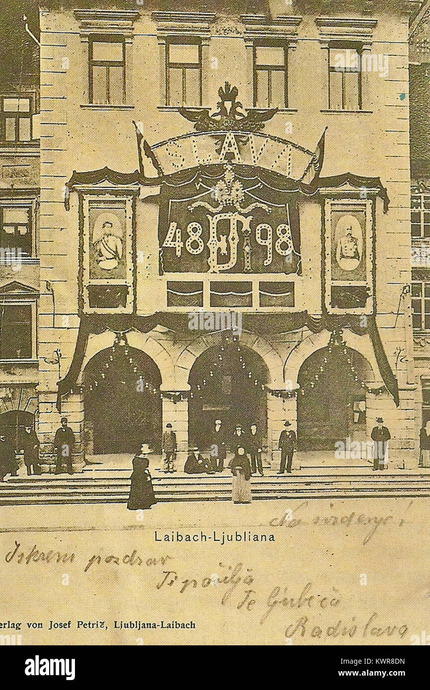 Una cartolina raffigurante il municipio di Lubiana, che mostra il suo stile architettonico barocco e il centro storico urbano della capitale slovena. Foto Stock