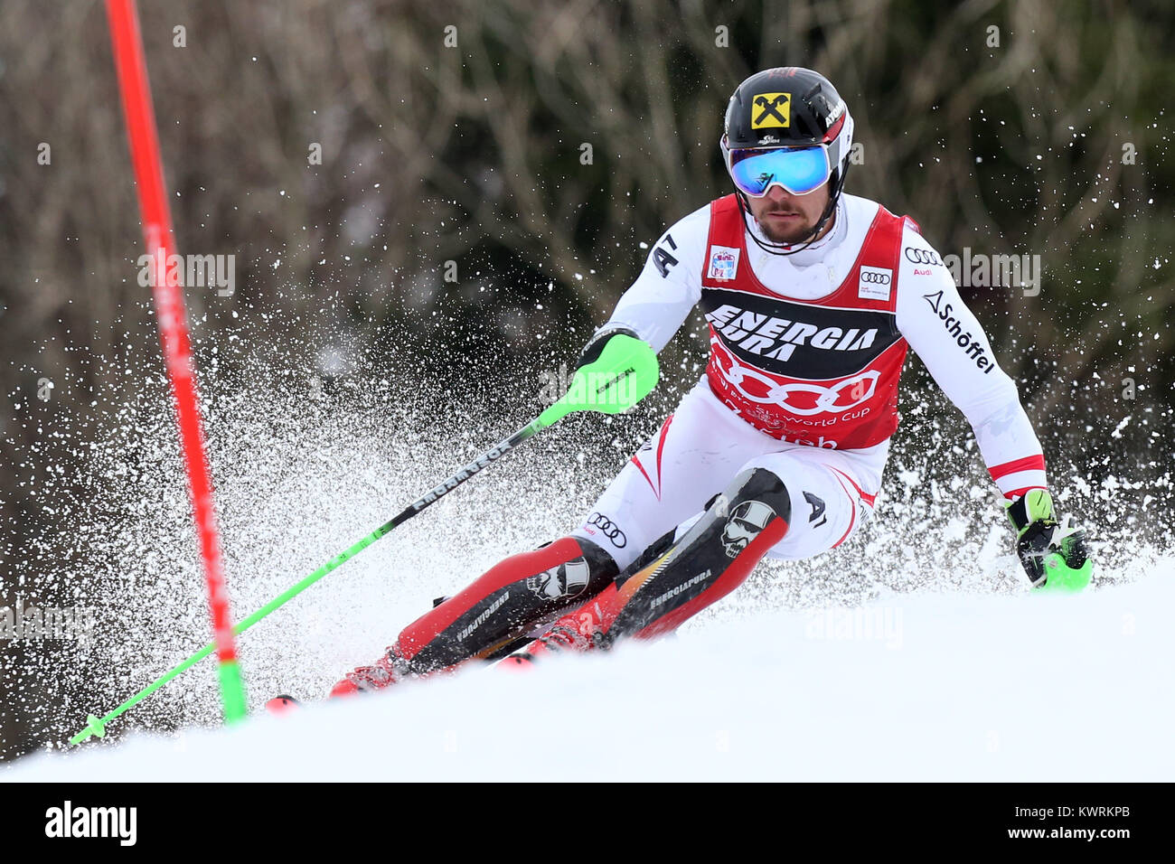 Zagabria, Croazia. 4 gennaio, 2018. Marcel Hirscher di Austria compete durante la Coppa del mondo FIS sci alpino Slalom Speciale maschile gara a Zagabria in Croazia, a gennaio 4, 2018. Marcel Hirscher rivendicato il titolo dell'evento. Credito: Luka Stanzl/Xinhua/Alamy Live News Foto Stock