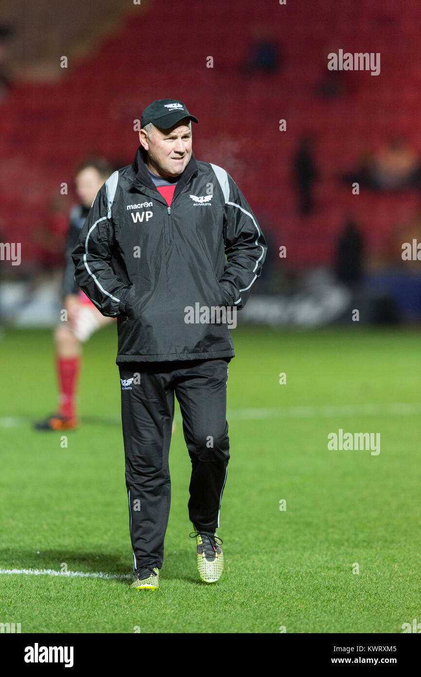 Parc y Scarlets, Llanelli, Wales, Regno Unito. Venerdì 5 Gennaio 2018. Scarlets head coach Wayne Pivac davanti alla Guinness Pro14 match tra Scarlets e newport gwent Dragons. Credito: Gruffydd Thomas/Alamy Live News Foto Stock