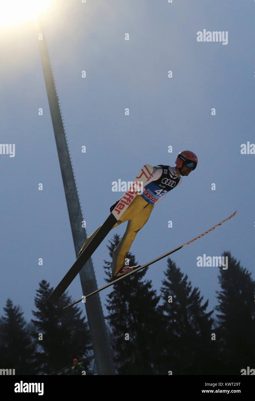 Bischofshofen, Austria. 05th, Jan, 2018. Paschke Plus da Germania vola attraverso l'aria durante il turno di qualifiche 66quattro colli ski jumping nel torneo di Bischofshofen, Austria, 05 gennaio 2018. (Foto) Alejandro Sala/Alamy Live News Foto Stock