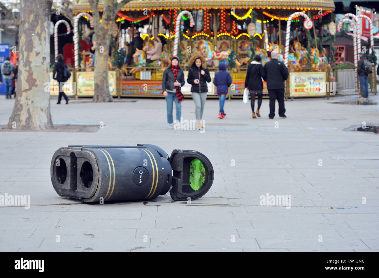 Londra, Regno Unito. 04 gen 2018. Gusty condizioni sulla riva sud del Tamigi a seguito tempesta Eleonora. Credito: JOHNNY ARMSTEAD/Alamy Live News Foto Stock