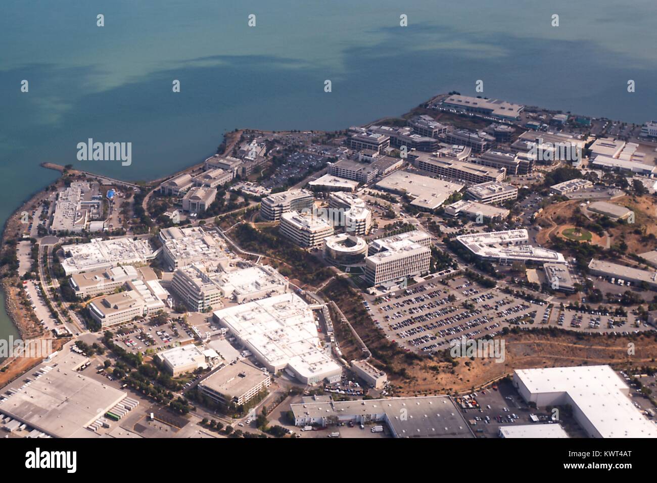 Vista aerea del campus e sede di bio-farmaceutica Genentech, nella parte sud di San Francisco, California, 13 settembre 2017. Foto Stock