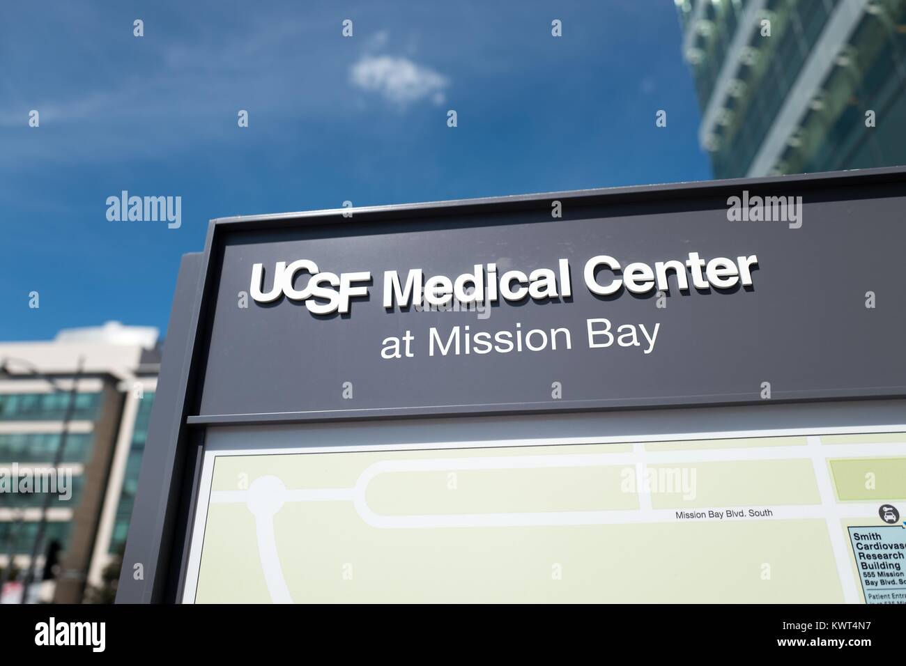 Close-up di firmare al Mission Bay campus della University of California di San Francisco (UCSF) Medical Center di San Francisco, California, 29 settembre 2017. () Foto Stock