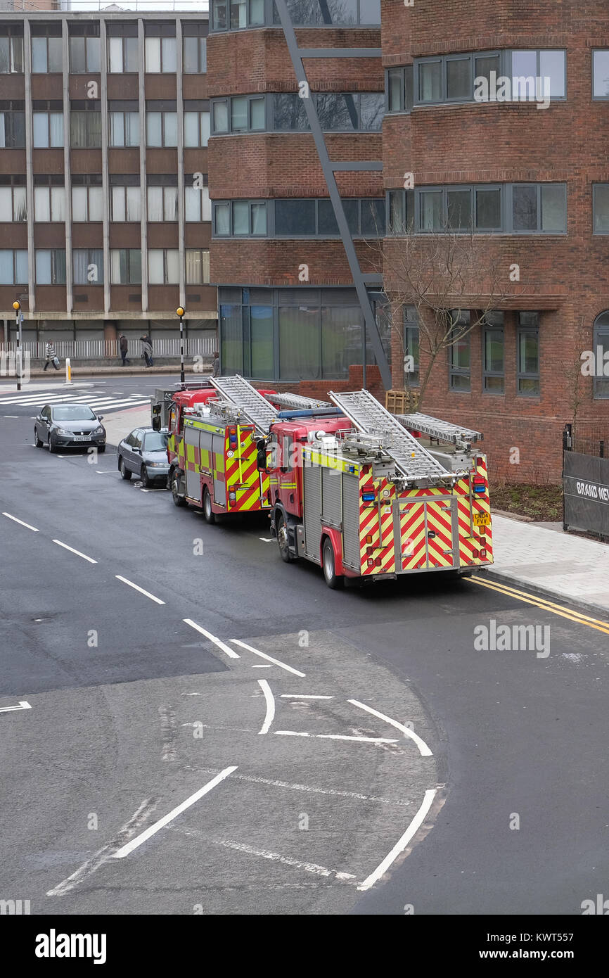 Gennaio 2018 - motori Fire nella città di Cardiff, frequentando un falso allarme chiamata. Foto Stock