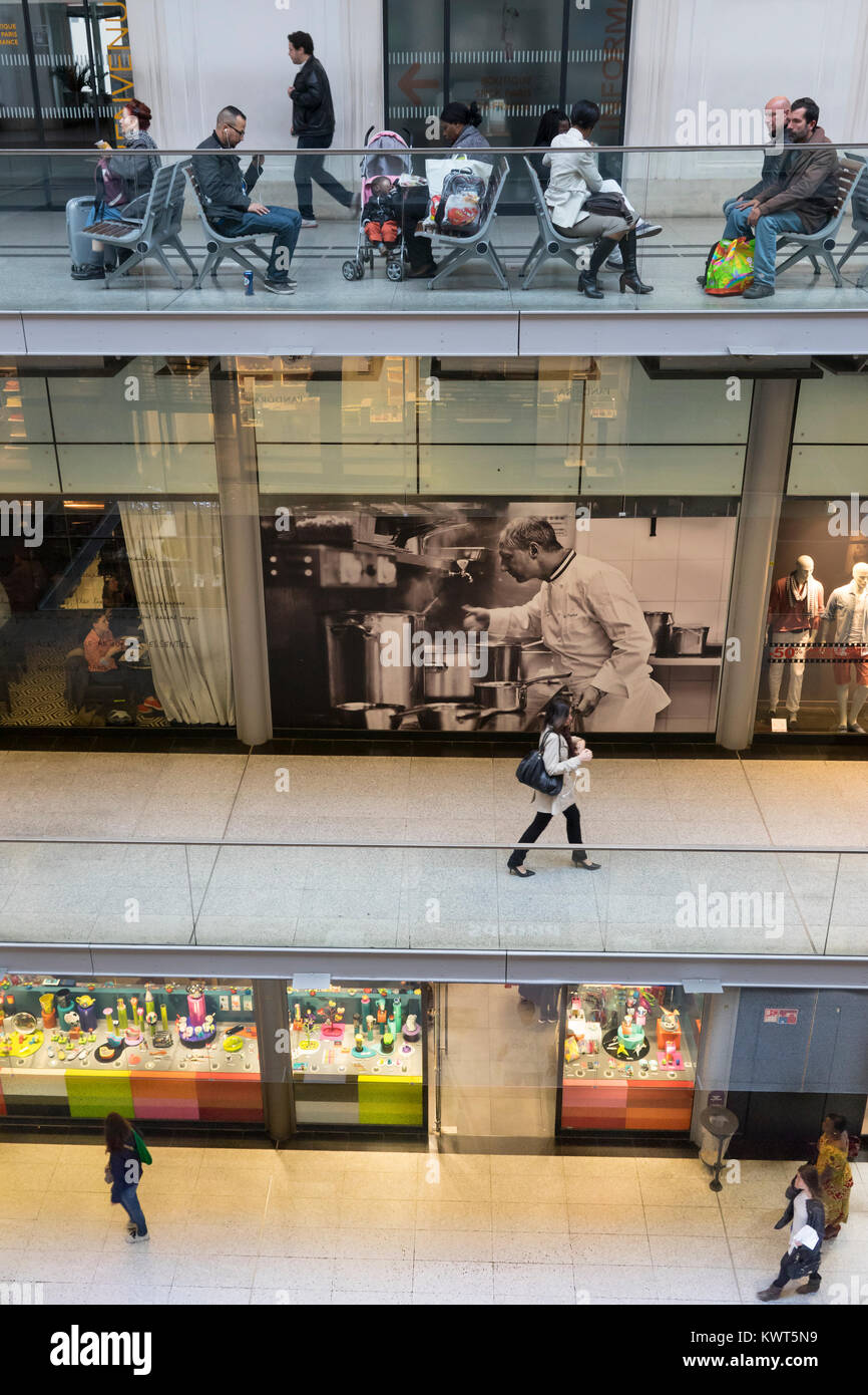 Francia, Parigi, la stazione ferroviaria di Saint Lazare e il centro commerciale per lo shopping Foto Stock