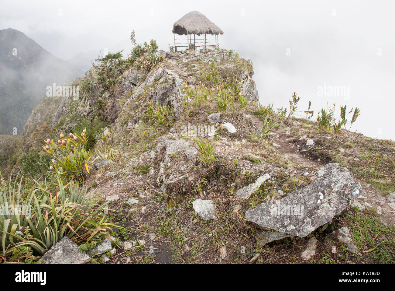 Un rifugio su di un picco per gli escursionisti nel Santuario Storico di Machu Picchu, Perù. Foto Stock Un rifugio su di un picco per gli escursionisti nel Santuario Storico di Machu Picchu, Perù. Foto Stock