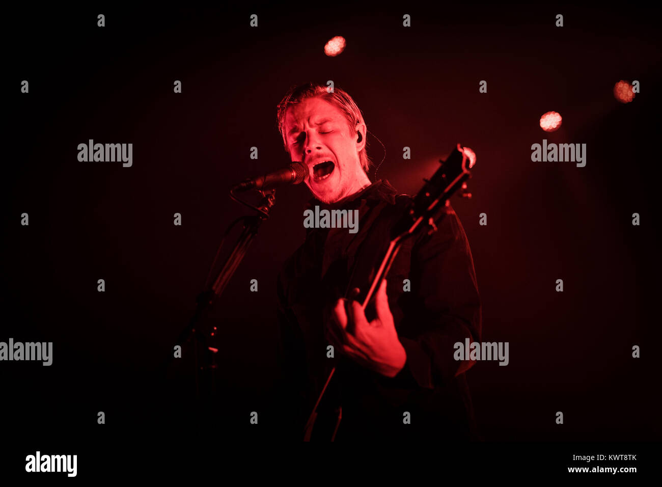 La American rock band Interpol esegue un concerto dal vivo a VEGA in Copenhagen. Qui il cantante e il chitarrista Paul banche è raffigurato dal vivo sul palco. Danimarca, 02/02 2015. Foto Stock