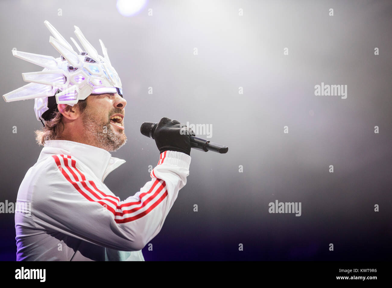 Danimarca, Skanderborg - Agosto 9, 2017. Il British funk e pop band Jamiroquai esegue un concerto dal vivo durante la musica danese SmukFest festival 2017. Qui il cantante e compositore Jay Kay è visto dal vivo sul palco. Foto Stock