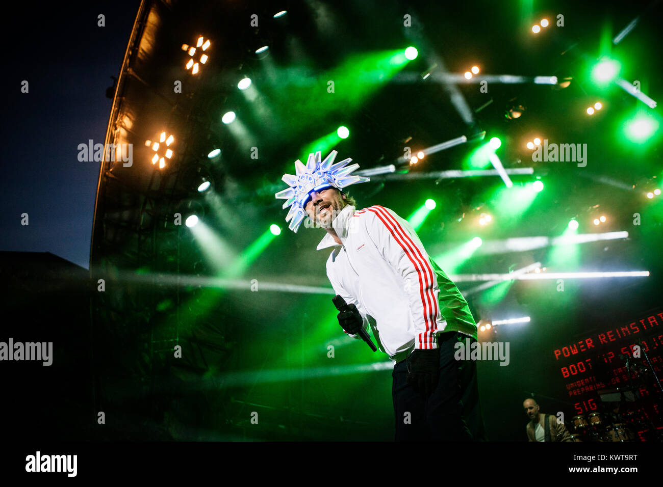 Danimarca, Skanderborg - Agosto 9, 2017. Il British funk e pop band Jamiroquai esegue un concerto dal vivo durante la musica danese SmukFest festival 2017. Qui il cantante e compositore Jay Kay è visto dal vivo sul palco. Foto Stock