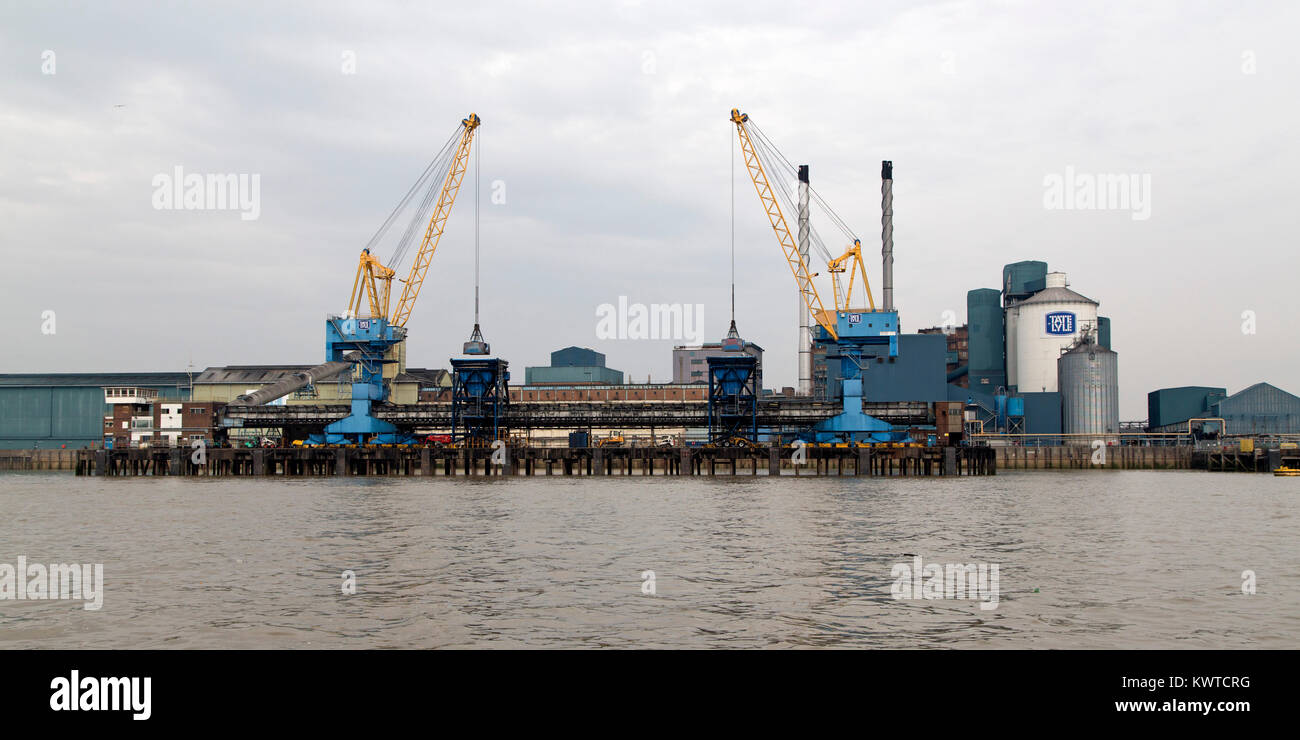 Il Tate e raffineria di zucchero a Londra, Inghilterra. Il Riverside è sito nel quartiere di Silvertown. Foto Stock