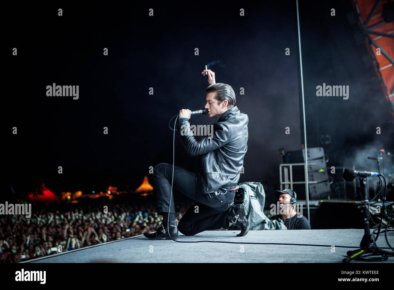 L'inglese rock band Arctic Monkeys esegue un concerto dal vivo all'Orange stadio a Roskilde Festival 2014. Qui condurre frontman, cantante e chitarrista Alex Turner è raffigurato dal vivo sul palco. Danimarca 05/07 2014. Foto Stock
