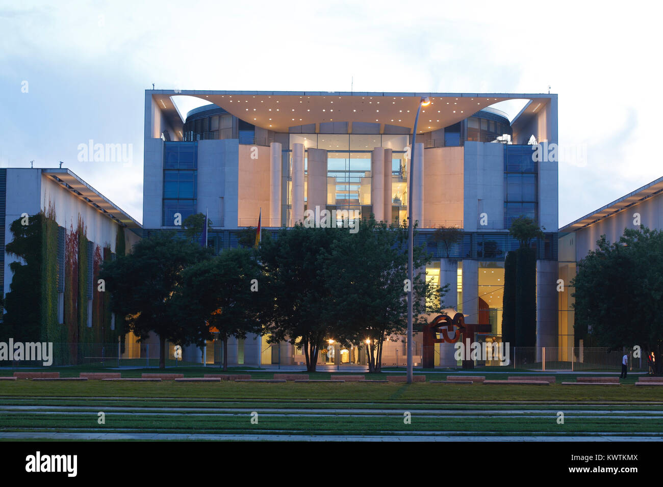 Cancelleria, la Cancelleria federale al crepuscolo, Berlino, Germania, Europa mi DEU, Deutschland, Berlino: Bundeskanzleramt bei Abenddämmerung Foto Stock