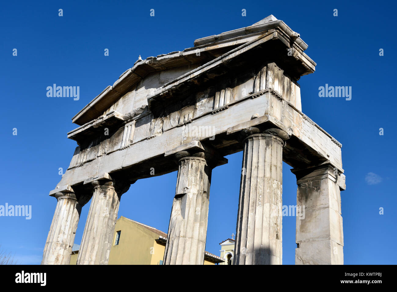 La gate di Athina Archegetis nel mercato romano, Atene, Grecia Foto Stock