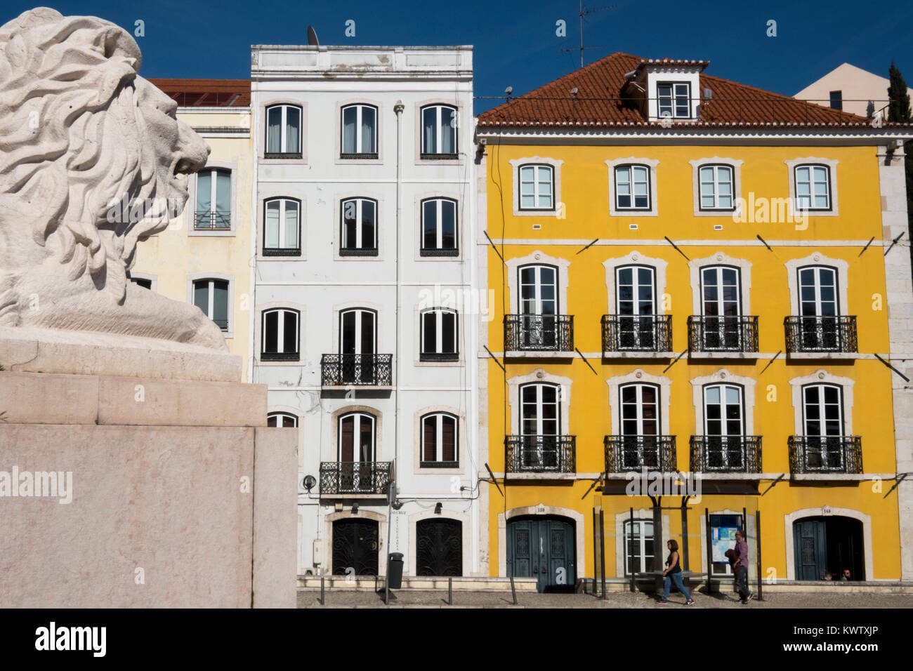 Dipinto di edifici al di fuori di casa del parlamento a Lisbona, Portogallo Foto Stock