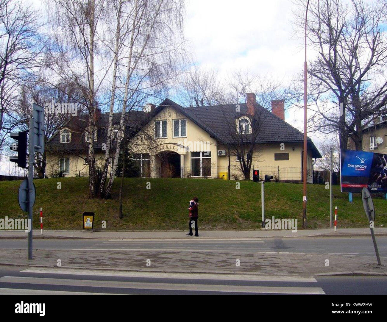 Fotografia di una clinica odontoiatrica privata a Bielsko-Biała, Polonia, che mostra una moderna struttura sanitaria specializzata in odontoiatria cosmetica, implantologia e parodontologia. Foto Stock