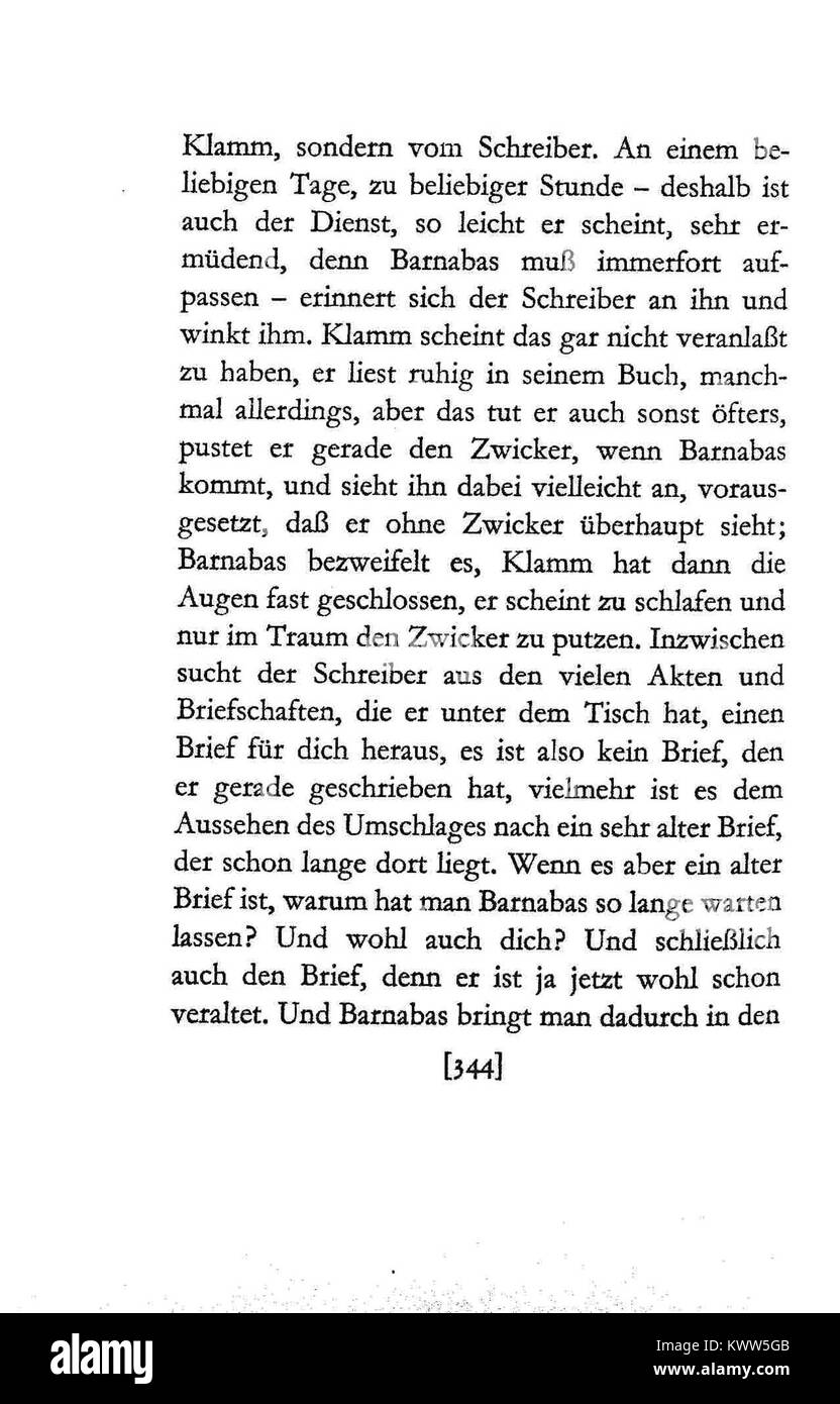 Questa immagine si riferisce al romanzo di Franz Kafka *il castello*, che simboleggia alienazione e burocrazia. Il romanzo riflette relazioni complesse con il potere, l'identità e la ricerca del significato in un mondo disconnesso e impersonale. Foto Stock